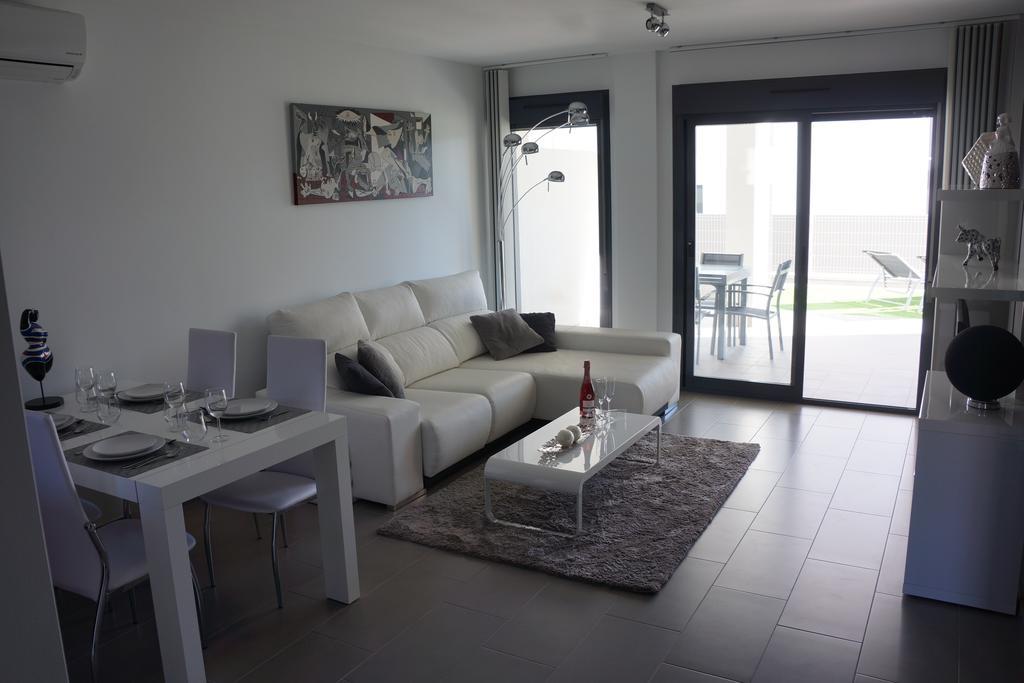 Apartment Oasis Beach La Zenia أوريويلا الغرفة الصورة